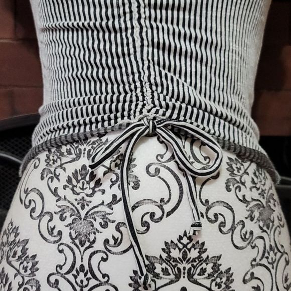 Scrunched, V-Neck Top - Picture 3 of 4